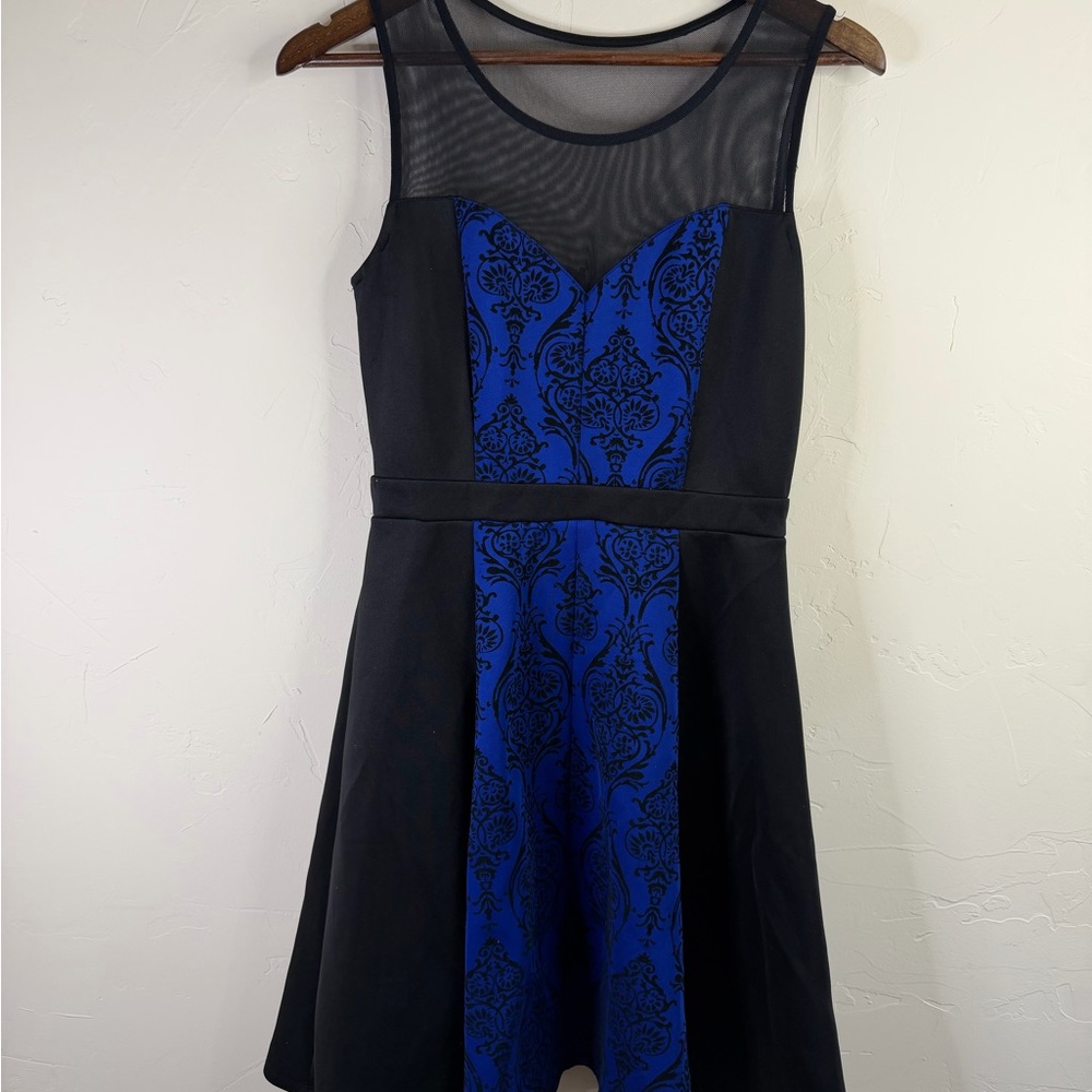 Elegant Black and Blue Sleeveless Dress